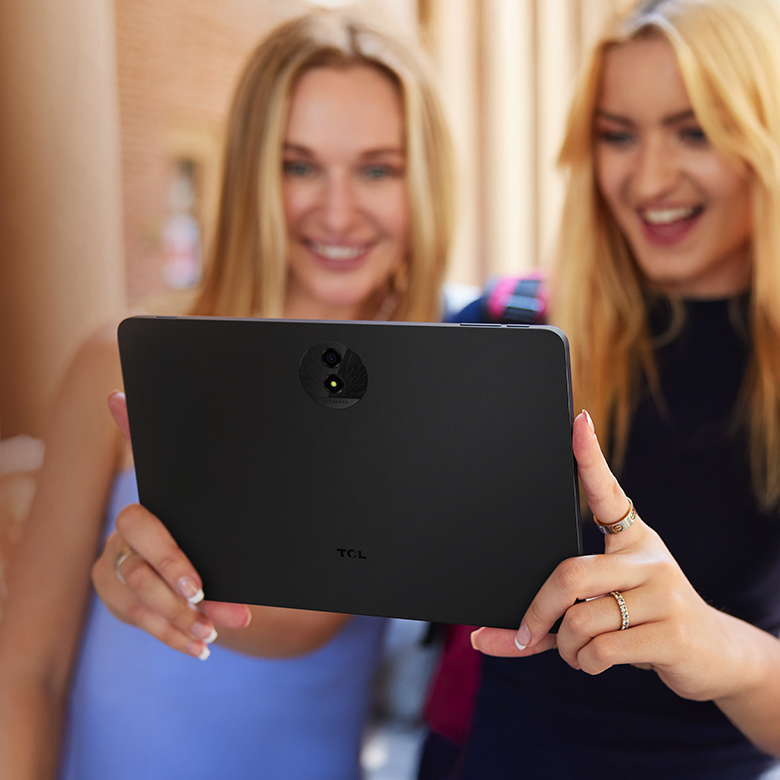 étudiants en streaming sur tablette