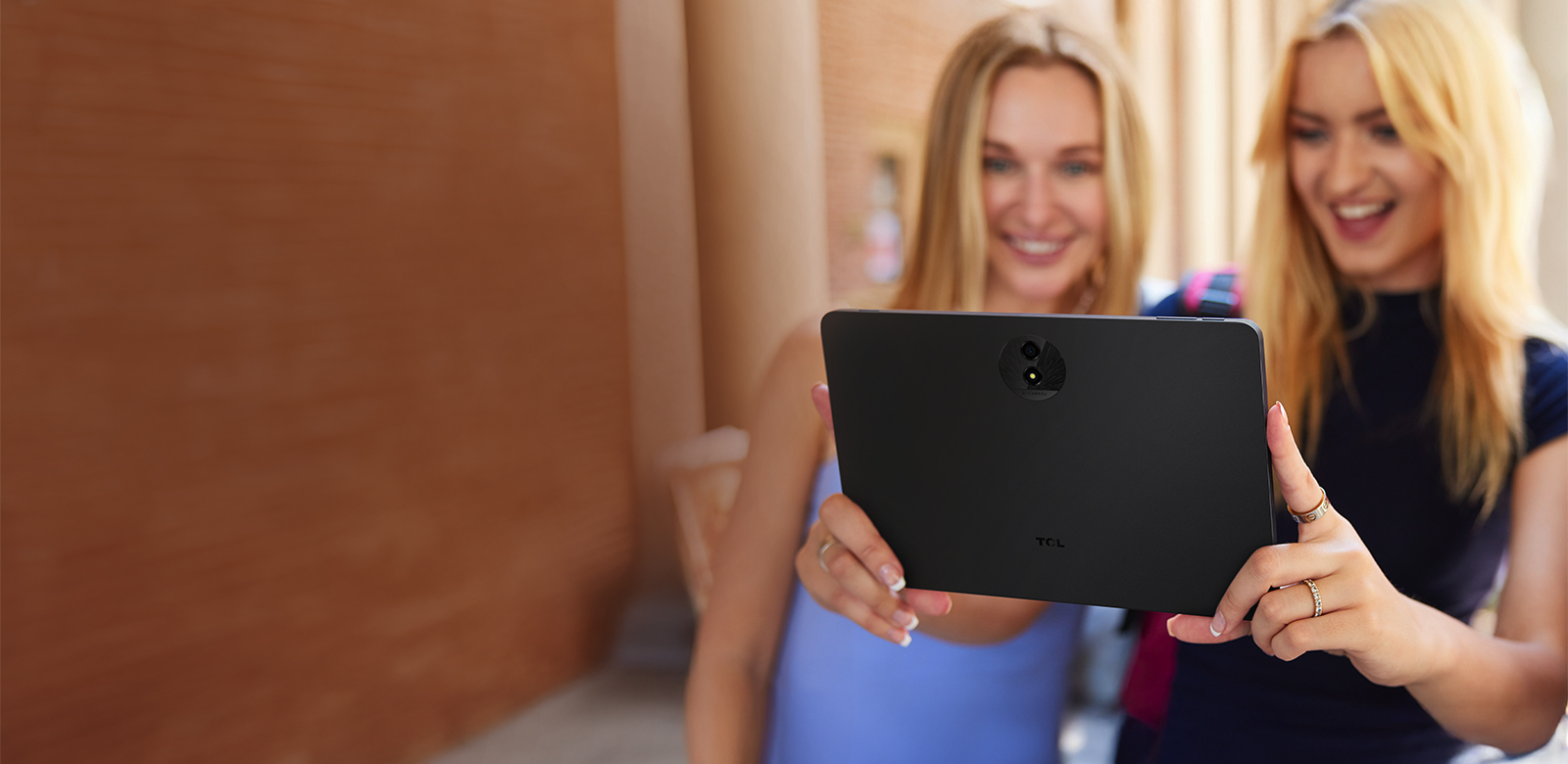 étudiants en streaming sur tablette